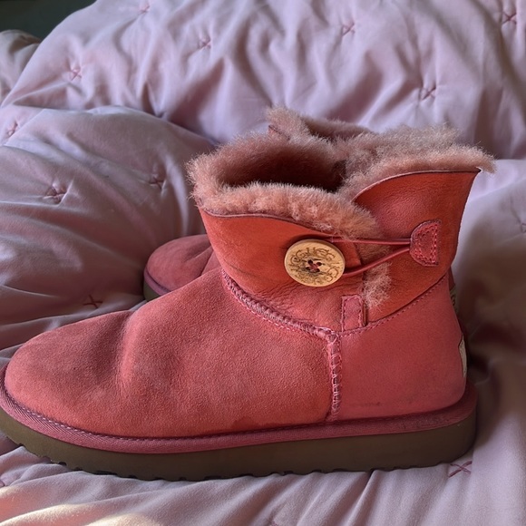 Pink UGG minis - Picture 2 of 5
